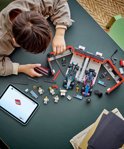 LEGO® City 60444 - Гараж от F1® с коли Mercedes-AMG и Alpine